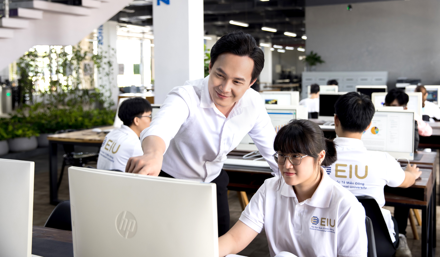vươn tầm quốc tế